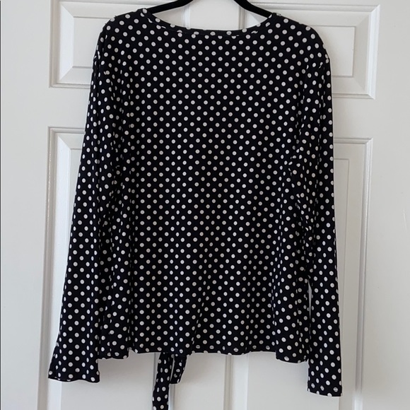 NWOT JUSTIFY blouse w/a knot at the hemline - Picture 6 of 6